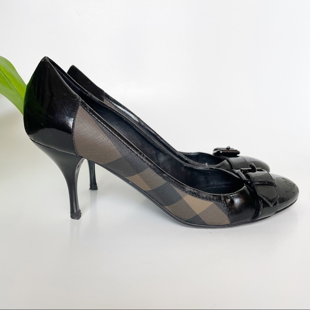 Burberry Black Smoke Check Coated Canvas Patent Leather Buckle Round 39.5 Pumps - Picture 6 of 16